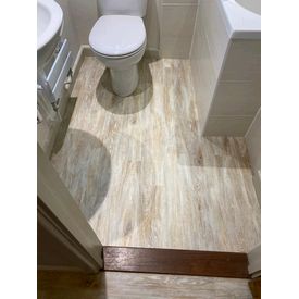 light wood effect lvt wc